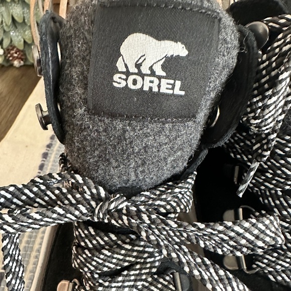 Sorel Women’s Black Lace-Up Winter Boots – Size 6 - Picture 2 of 8